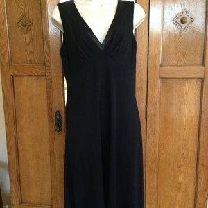 Ann Taylor Loft NWT Sleeveless black V-neck dress